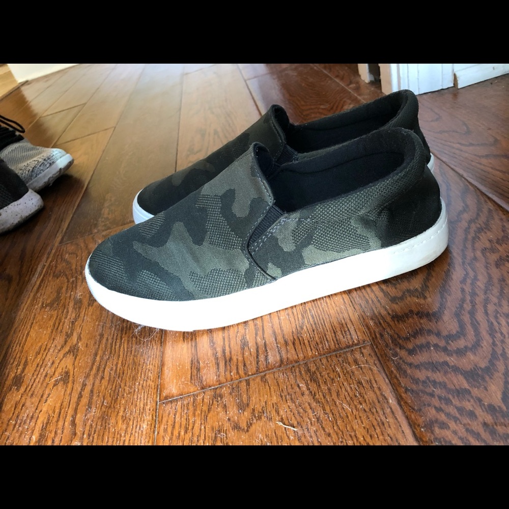 Camo sneakers slip on’s